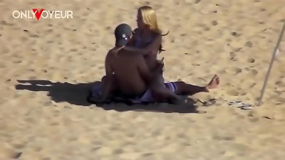 Beach Voyeur. teen couple risky public beach bang